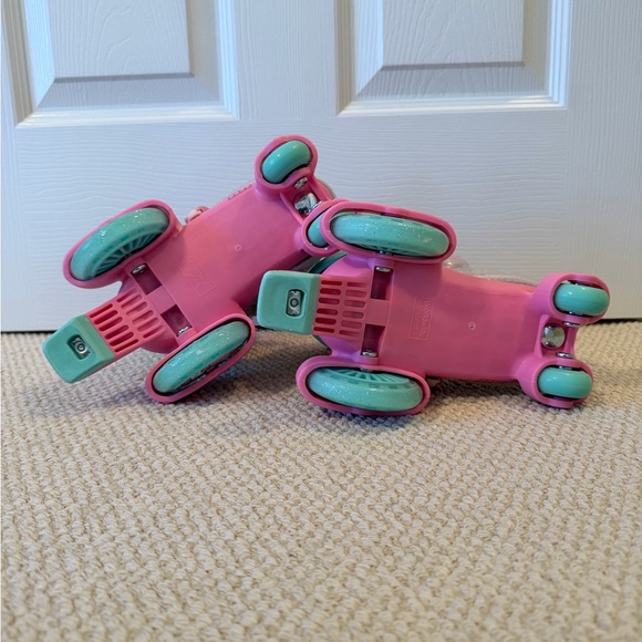 Hello Kitty Skates - Picture 4 of 4